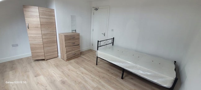 Single Bed Room for Maintenance or Handy Man Main Photo