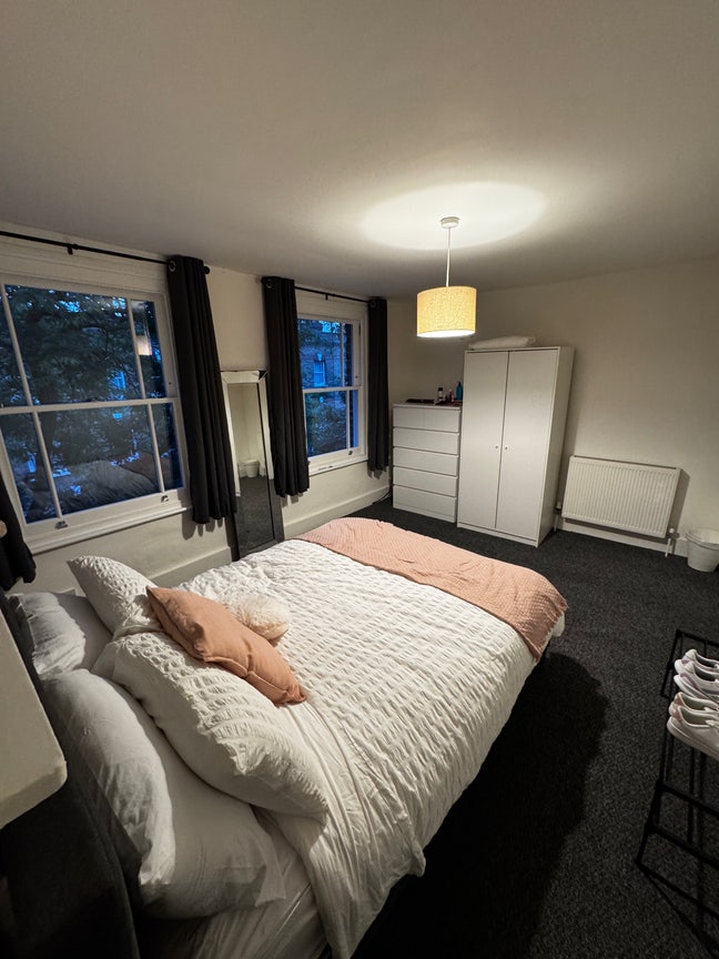 FurnishedDouble - &pound;1500 All In - Elephant & Castle Main Photo