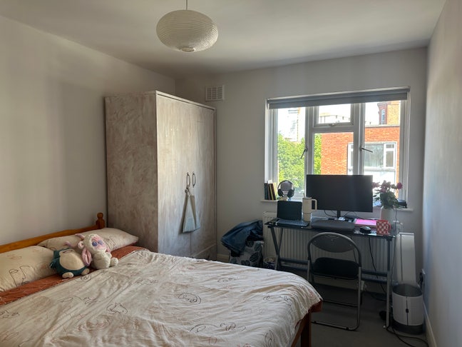 Spacious flat next to West Kensington Station Main Photo