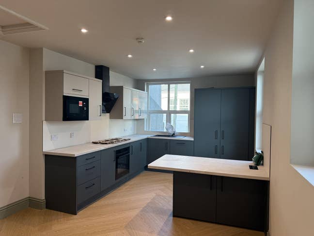 Stunning Newly Renovated 11-Bedroom Student House Main Photo