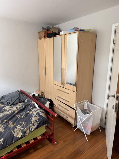 Spacious king‑size room in London w balcony Main Photo