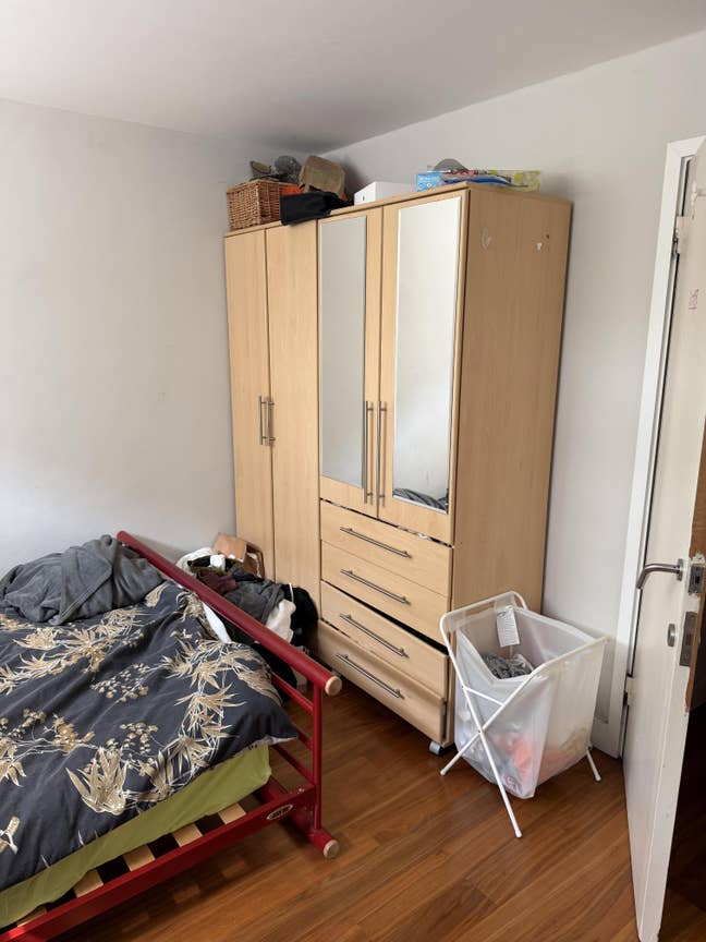 Spacious king‑size room in London w balcony Main Photo