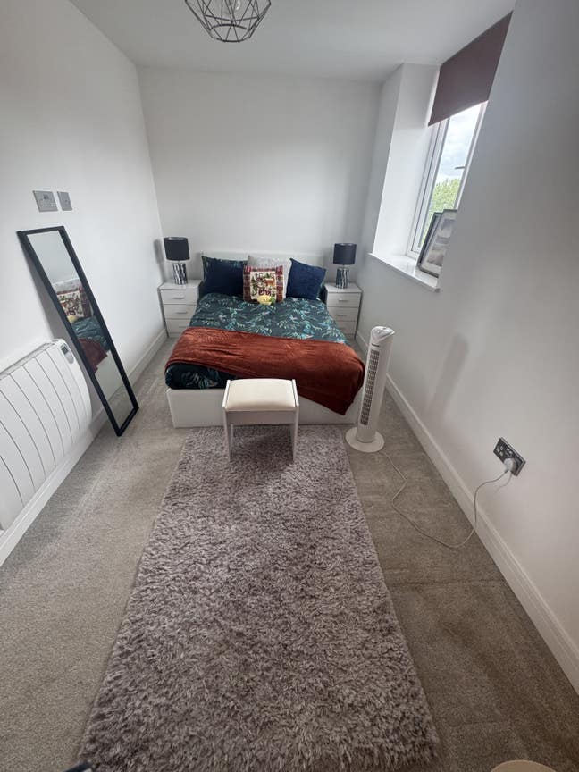 Bright En-Suite Double Room 💛 1 Min to Station |  Main Photo