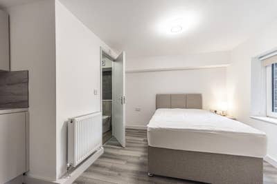 ✨ Brand New Ensuite+Kitchenette | 10min to Mcr 🚆 Main Photo