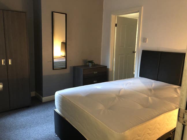 Stylish ensuite rooms in beautiful property Main Photo