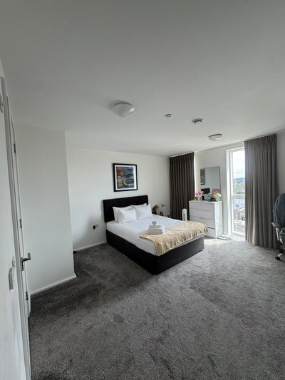 Spacious Canary Wharf En-Suite Room with Concierge Main Photo