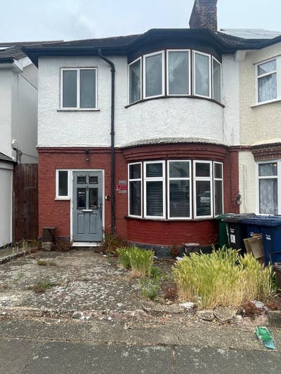 2 bed flat in Brent Cross Main Photo