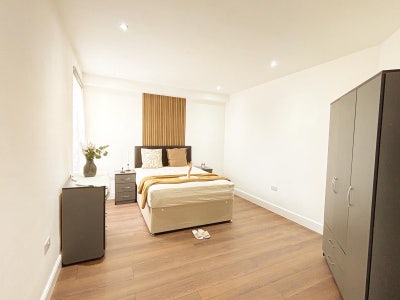 CROYDON | Modern Luxurious Flat Available Main Photo