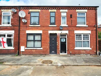 4 Newly Refurbished Rooms Available - Female House Main Photo