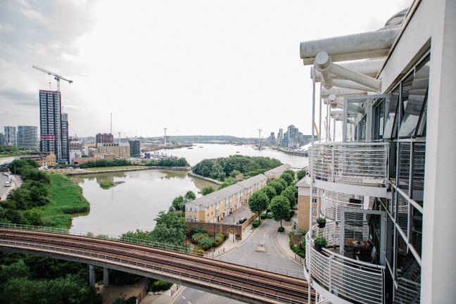 🌟 Bright Double Room | Canary Wharf | 3-Bed Flat Main Photo