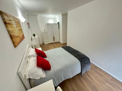 🏡 Rooms in Crossharbour | Bills Inc |Move-in ASAP Main Photo
