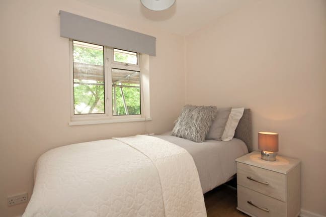 West Green Drive - Modern Furnished Rooms Main Photo