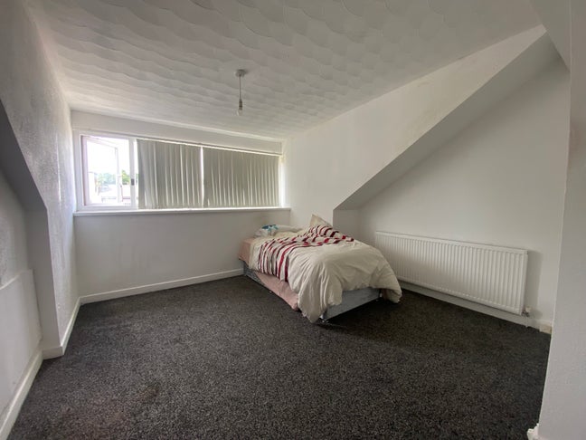 Amazing Room Available Next to Hospital  Main Photo