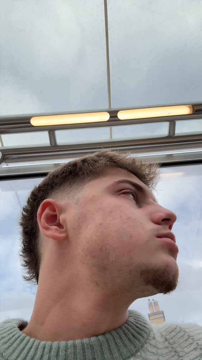 Professional Male seeks a single or double room Main Photo