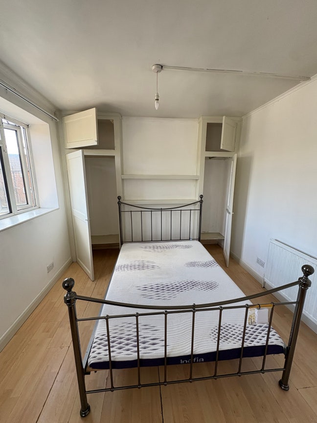 Large   Double Room With Free Parking  Main Photo