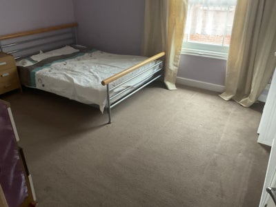 Double en suite bedroom house share Main Photo