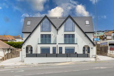2 Bed Flat by the coast Main Photo