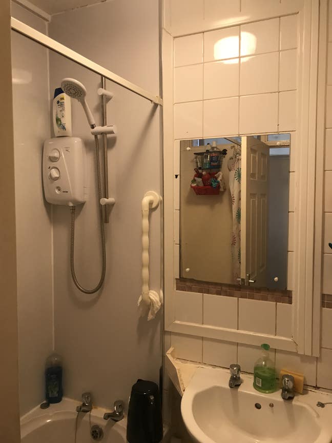 One Large Room to Let  Main Photo