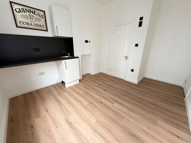 ***Bright Ensuite Room to Rent, W10*** Main Photo