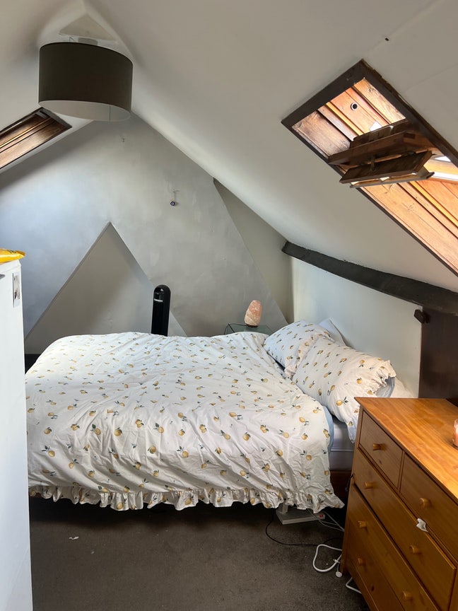 Spacious Double Room for Female at Clapham Common Main Photo