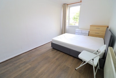 2 Rooms in Bow E3 - Mile End Station Nearby!! Main Photo