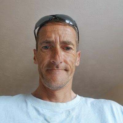 Professional Male seeks a single or double room Main Photo