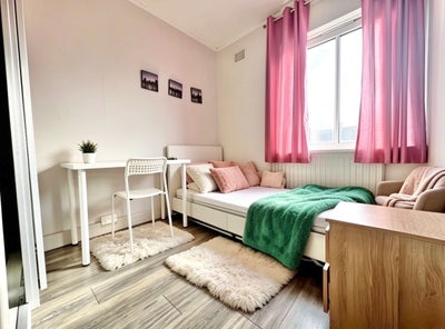 Stunning Room | 3 min to Tube | Friendly Area!  Main Photo