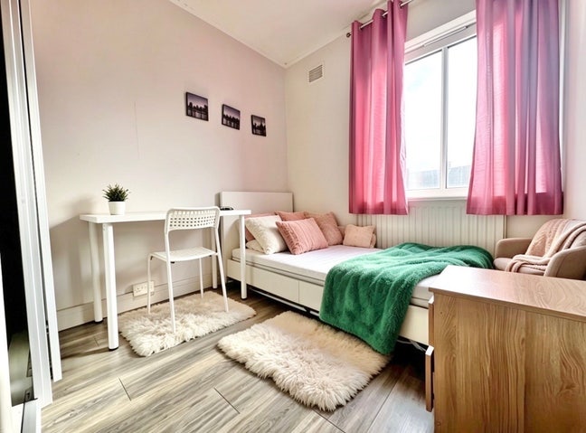 Stunning Room | 3 min to Tube | Friendly Area!  Main Photo