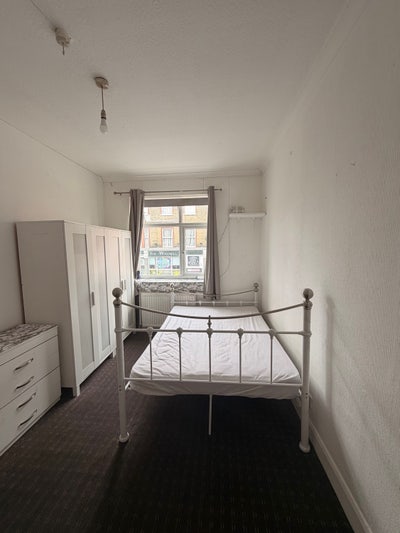 Spacious  Double room in  Acton High street Main Photo