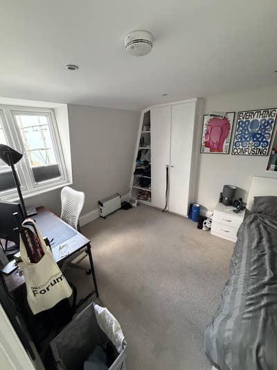 Large Top Floor Room with En Suite & Roof Terrace Main Photo