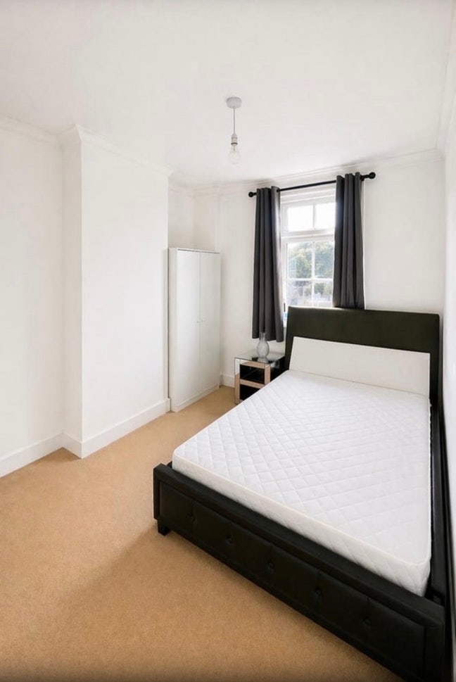 Double Bright Room Professional Household | DA17 Main Photo