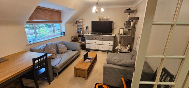 Double Room In Walton on Thames with En Suite Main Photo