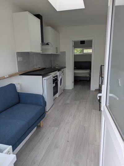 Modern One-Bedroom Annex Flat to Rent Main Photo