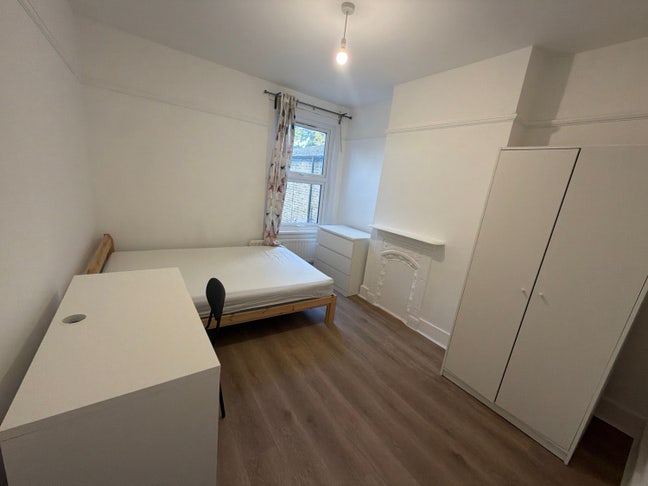 One bedroom in East Croydon  Main Photo
