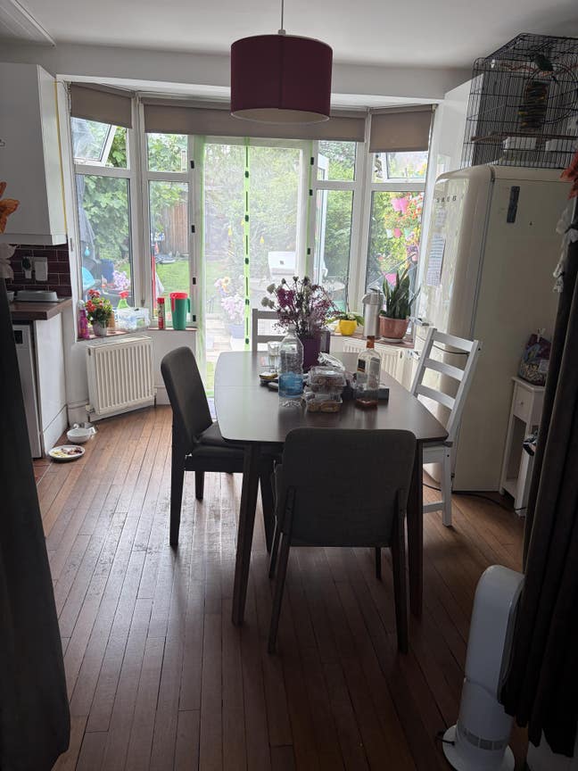 Double room in Perivale Main Photo