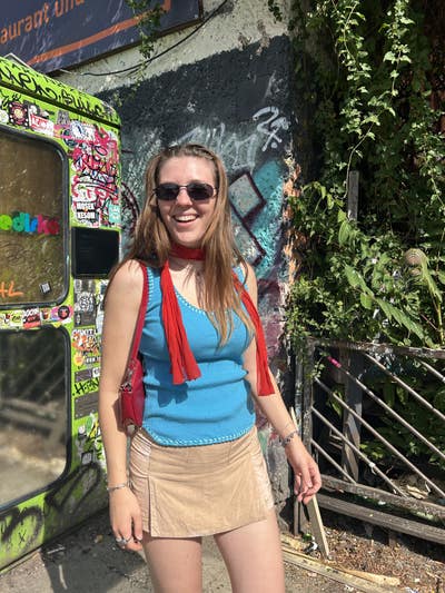22 y/o looking for girls to girl-flat with🌷🎨 Main Photo