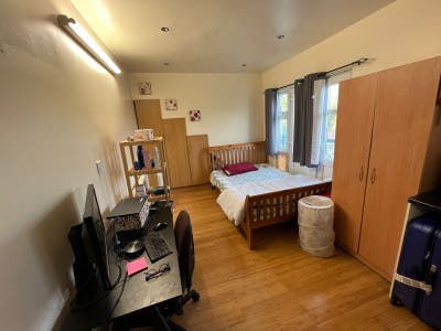 2  Studios in  Hounslow west-  Single occupancy Main Photo