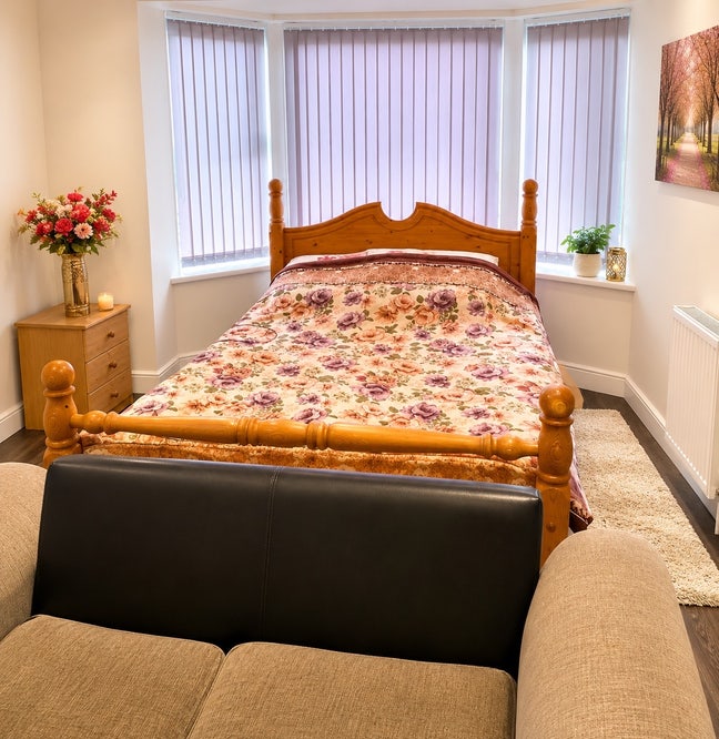 Female Only – Spacious Double Room  Main Photo