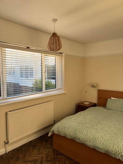 Bright Double Room in Calm, Friendly Home Main Photo