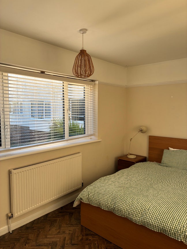 Bright Double Room in Calm, Friendly Home Main Photo