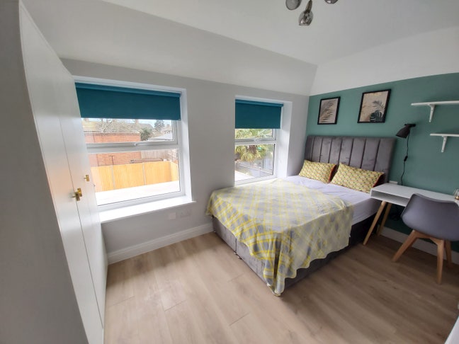 SW20 Amazing double Private Bathroom Free WIFI  Main Photo