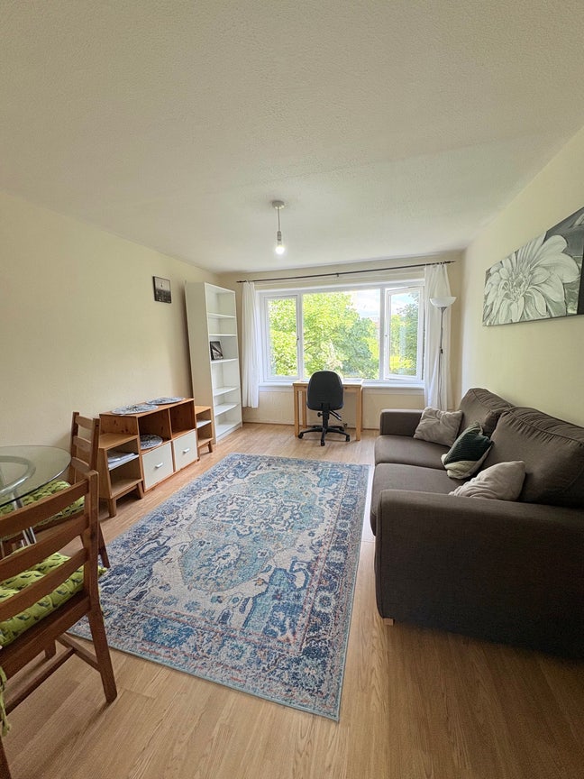 Fabulous 1-Bedroom Furnished Flat - City Centre Main Photo