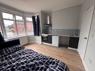 Beautiful Newly Refurbished En-Suite Room to Rent  Main Photo
