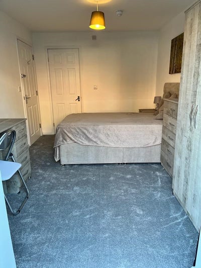 Ensuite Double Room By Train Station Bills All Inc Main Photo