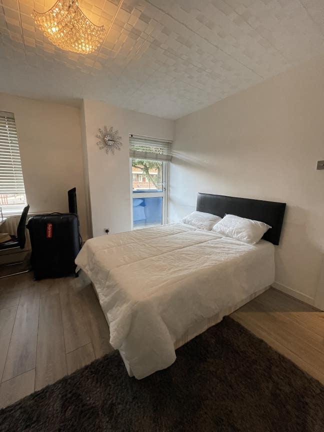 Calm Double Room, 7 Mins to Whitechapel Tube Main Photo
