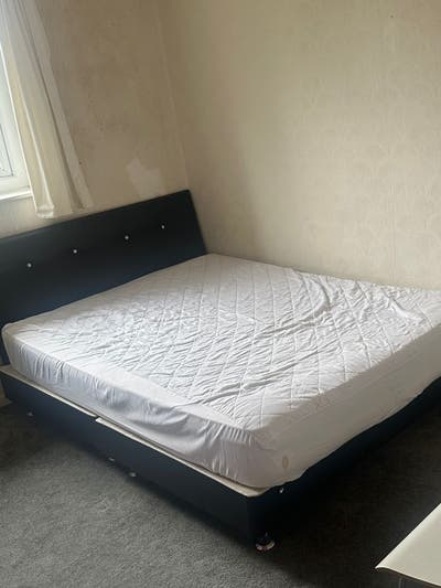 One double bedroom available for rent Main Photo