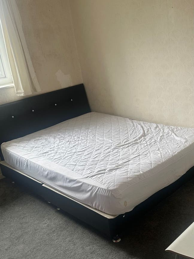 One double bedroom available for rent Main Photo