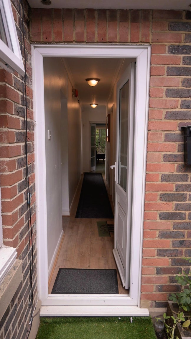 Furnished Double Room to rent in annex Main Photo