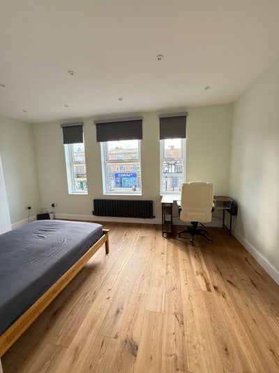 Sutton newly renovated flat( North Cheam) Main Photo