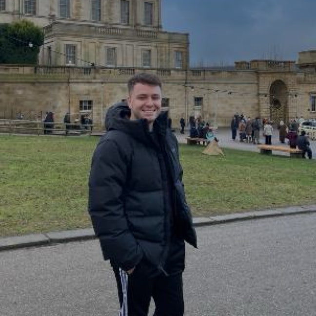 30yo professional - clean, active, sociable  Main Photo